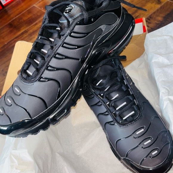 Nike Men's Black and Gray Sneakers - Picture 2 of 6